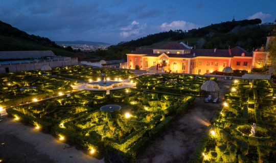 Four Hundred Guests, One Secret Four Hundred Guests, One Secret